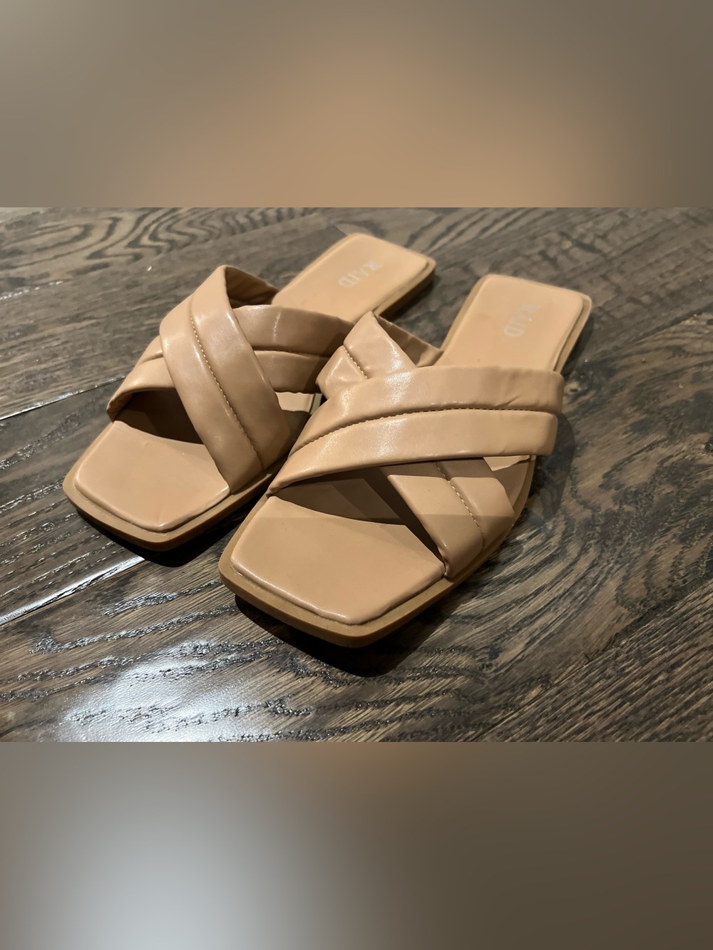 RAID Women's Beige Crisscross Slide Sandals, Flats. Size 9